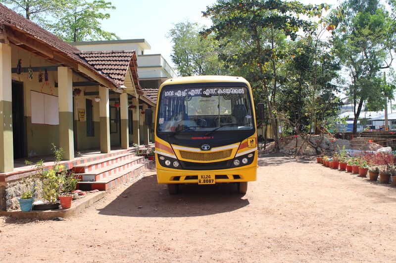 പ്രമാണം:Schl bus.jpg