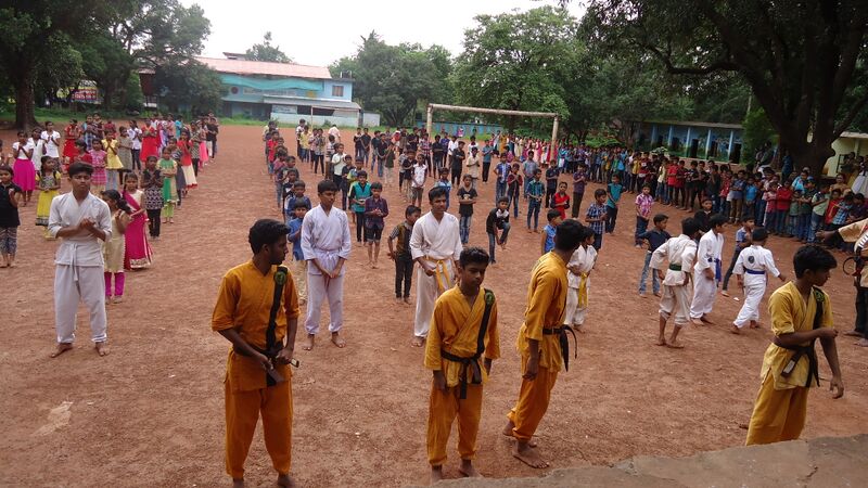 പ്രമാണം:കരാട്ടെ ക്ളാസ്.JPG