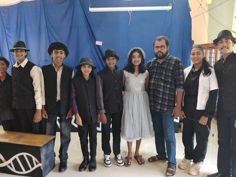 പ്രമാണം:12027 sasthranadakam2.jpg