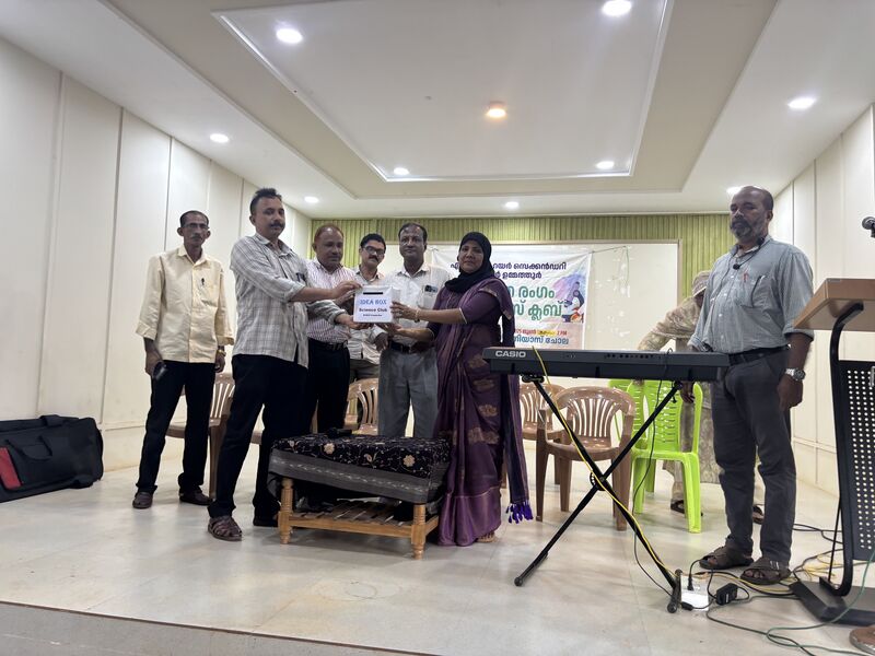 പ്രമാണം:16042 science club idea box.jpg