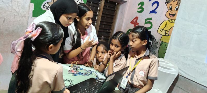 പ്രമാണം:18032-CODE KIDS5.jpg