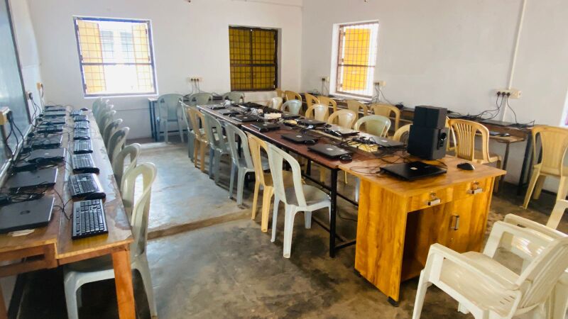 പ്രമാണം:19014 HS computer lab.jpg