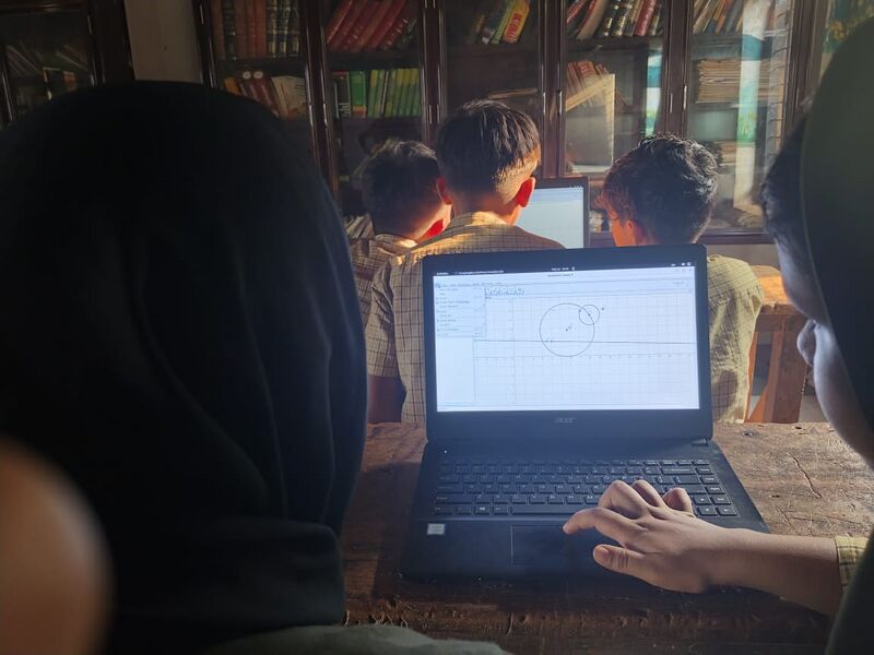 പ്രമാണം:19261HITECK IMAGE.jpeg