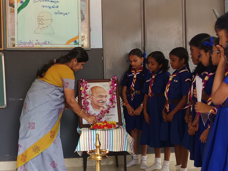 പ്രമാണം:21706 gandhijayanthi 24 01.jpg