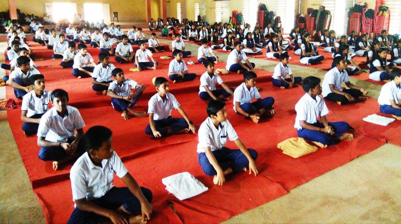 പ്രമാണം:31038 yoga2018.jpg