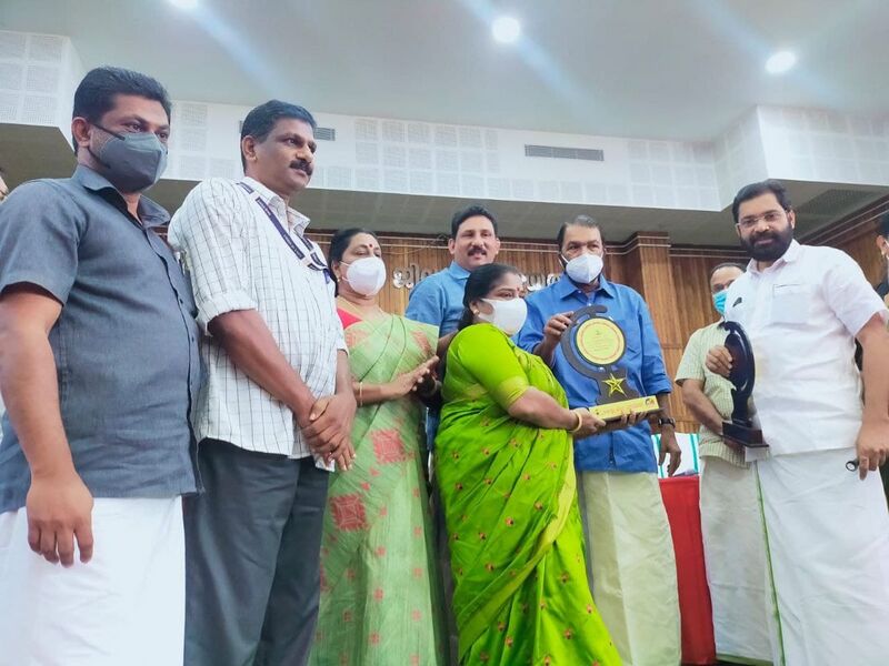 പ്രമാണം:40001 100 meni.jpg