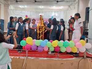 43085 prevesanolsavam6.jpeg