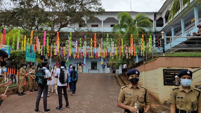 പ്രമാണം:BS21 KNR 14028 4.jpg