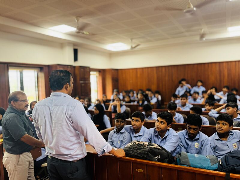 പ്രമാണം:13079 Club.jpg