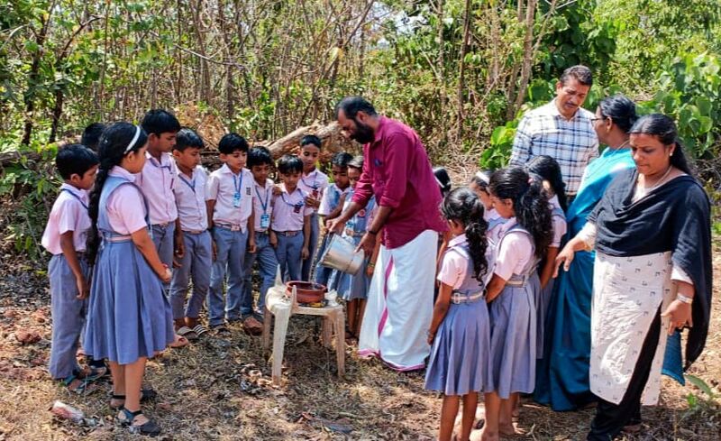 പ്രമാണം:13660-Pakshikalkku Panapathram.jpg