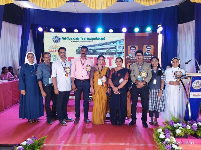 പ്രമാണം:15051 dignitories.jpg