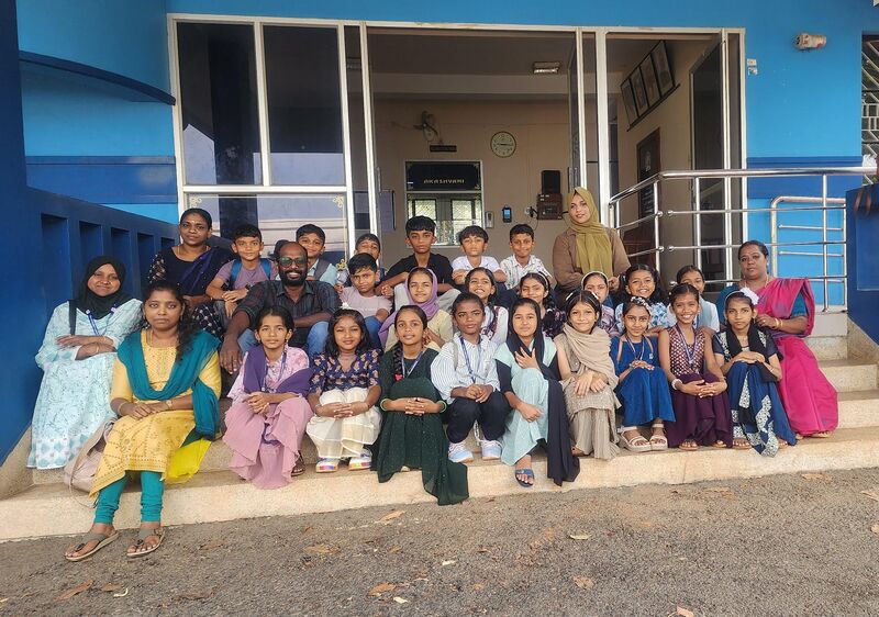 പ്രമാണം:19856 RADIO 2.jpg