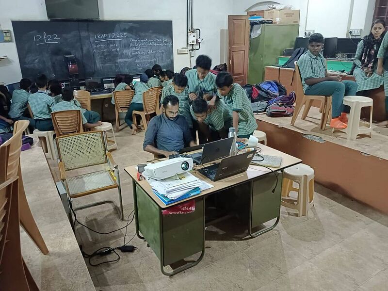 പ്രമാണം:21057 bemhss hightech.jpg