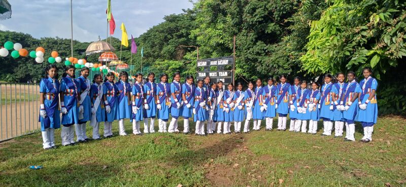 പ്രമാണം:21060 republicdayguides.jpg