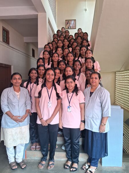 പ്രമാണം:23008-little kites12.jpg