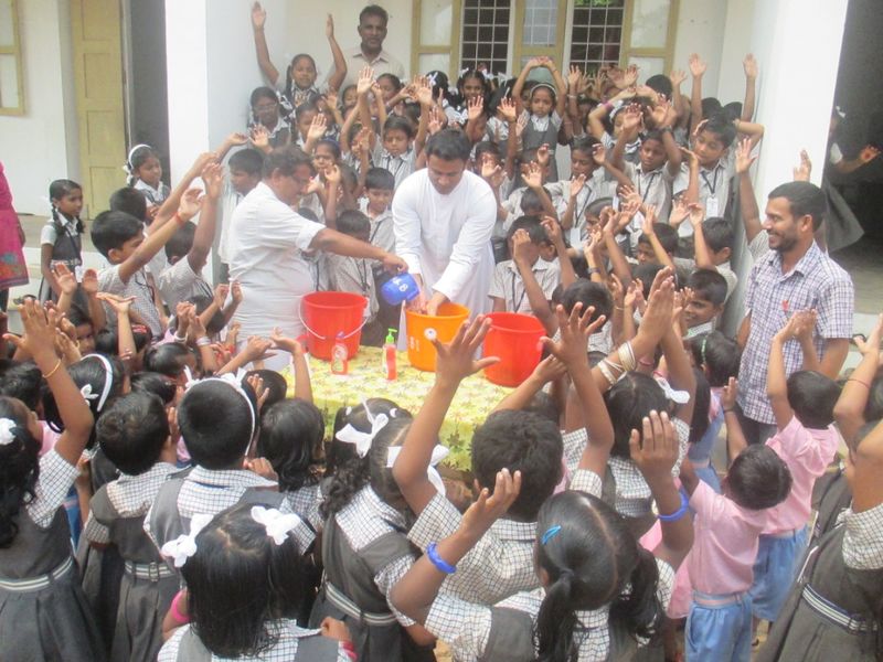 പ്രമാണം:34010-social3.JPG