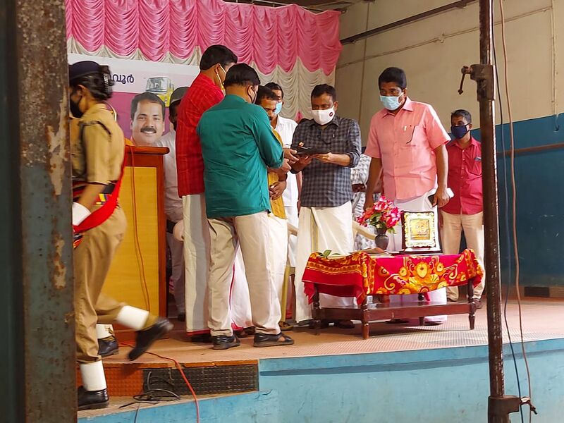 പ്രമാണം:44068 705.jpeg