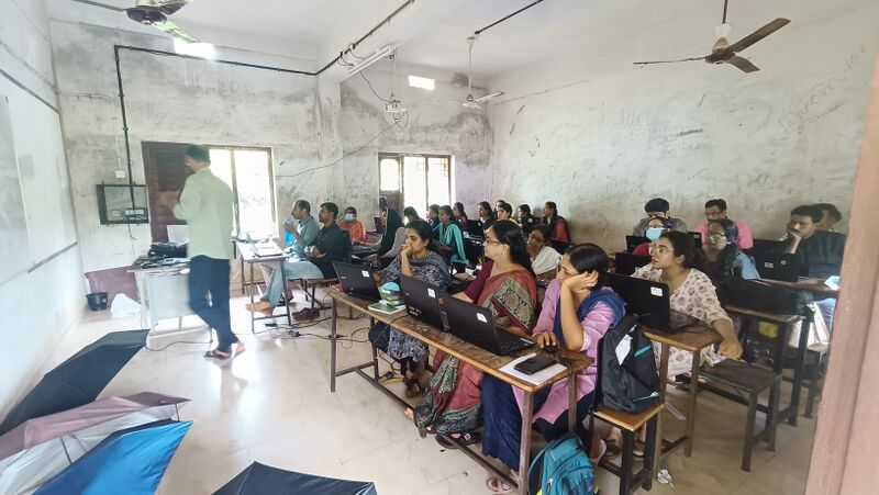 പ്രമാണം:Drcmlp tb std9 15.jpg