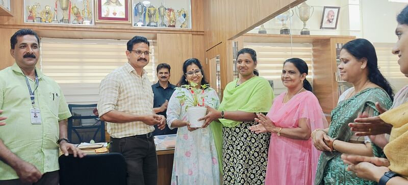 പ്രമാണം:15051 teachers day 24 b.jpg