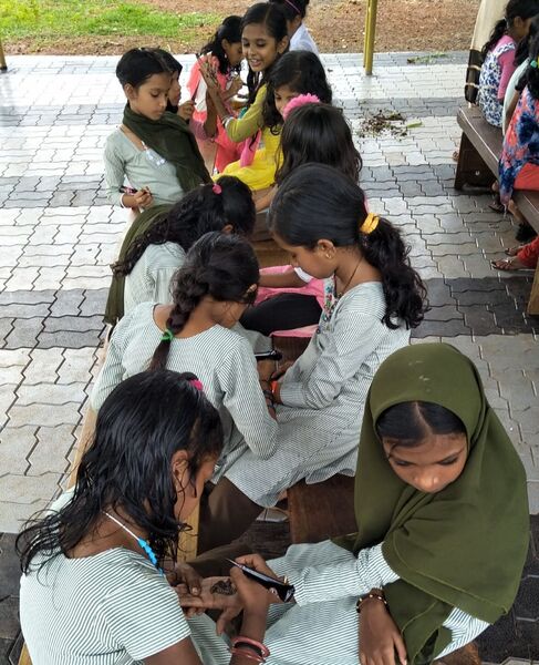 പ്രമാണം:19833 perunnal smsll 4.jpg