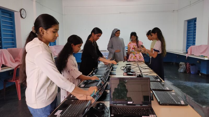 പ്രമാണം:21001 Hi Tech Maintaining 3.jpg