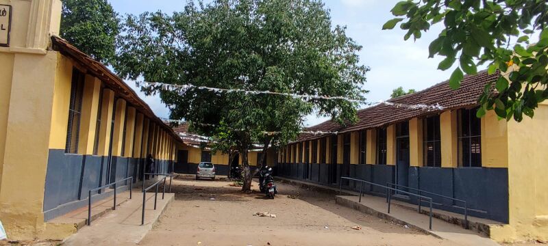 പ്രമാണം:21342-school image.jpeg