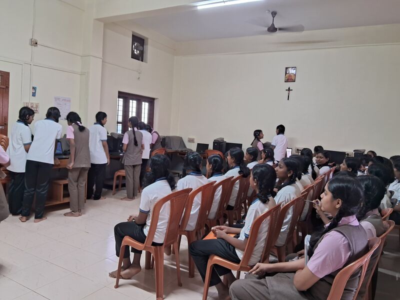 പ്രമാണം:23008 -Littlekites31.jpg