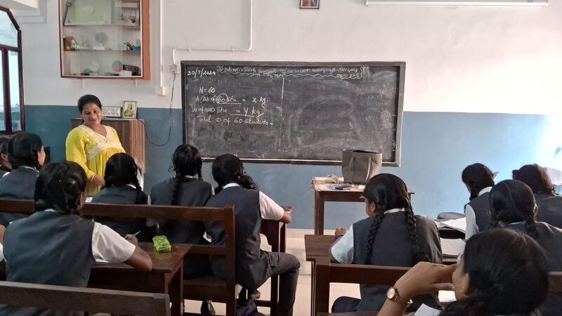 പ്രമാണം:26038nmms coaching.jpeg