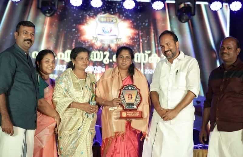 പ്രമാണം:39264-KLM-MINIMOLE TR.jpg