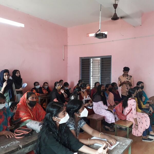 പ്രമാണം:40023-KLM-LKCS22-2 - Meeting Host.jpg