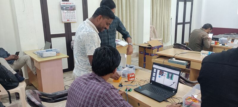 പ്രമാണം:Drcmlp-feb18-adv rob kit test-3.jpg