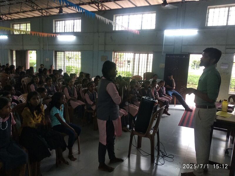 പ്രമാണം:11056doctors day041.jpg