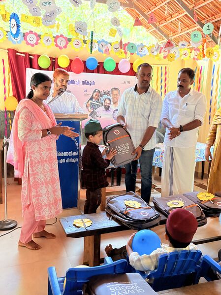 പ്രമാണം:16628-kit 3.jpg