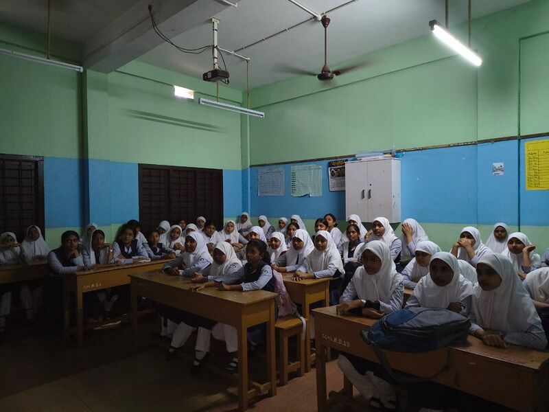 പ്രമാണം:17092-lk documentary show 1.jpeg