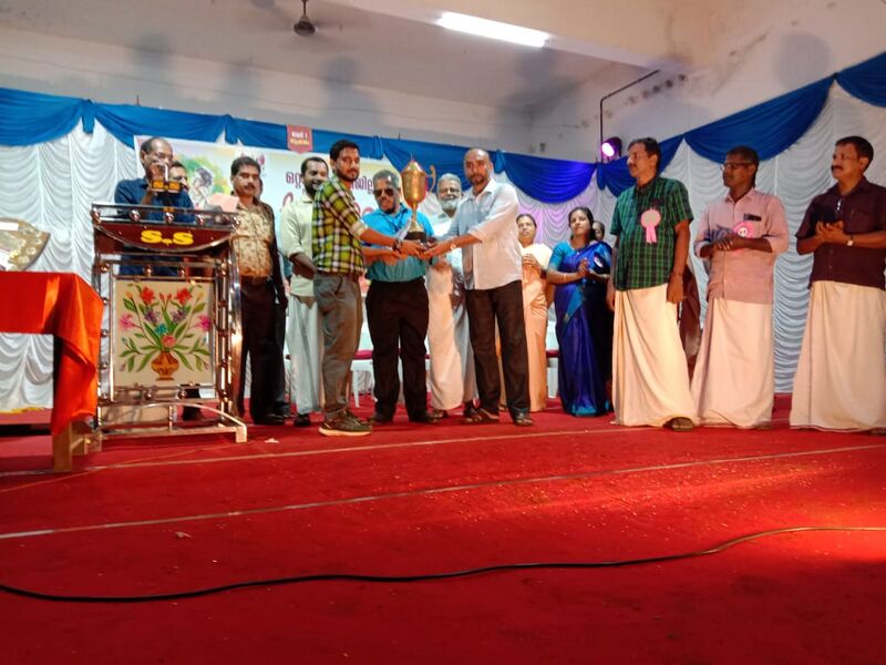 പ്രമാണം:20057 school award3.jpeg