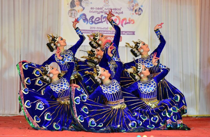 പ്രമാണം:21010 groupdance2.jpg