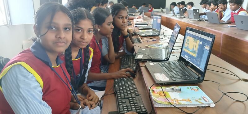 പ്രമാണം:21060 lk unit camp3.jpg