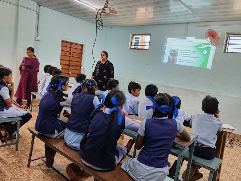 പ്രമാണം:23057 Smartclass.jpg