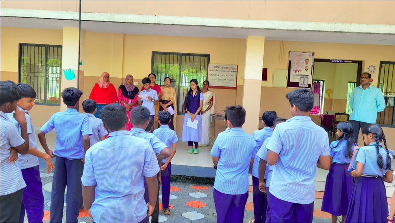 പ്രമാണം:32029-school assembly.png