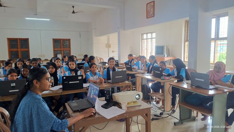 പ്രമാണം:32035 school camp.jpg