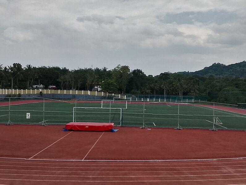 പ്രമാണം:43053 hitechtrack.jpg