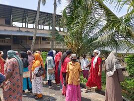 പി ടി എ യുടെ നേതൃത്വത്തിൽ സ്കൂൾ പരിസരം വൃത്തിയാക്കുന്നു