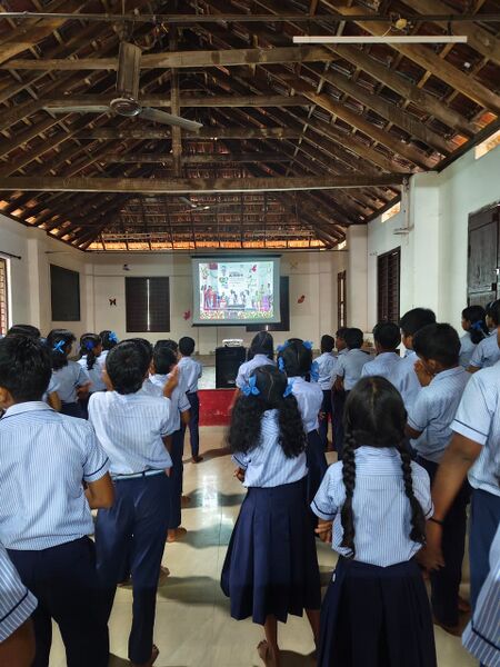 പ്രമാണം:LIVE ROOMS.jpg