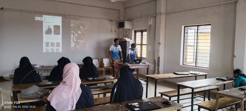 പ്രമാണം:11016 AI Training parents1.jpg