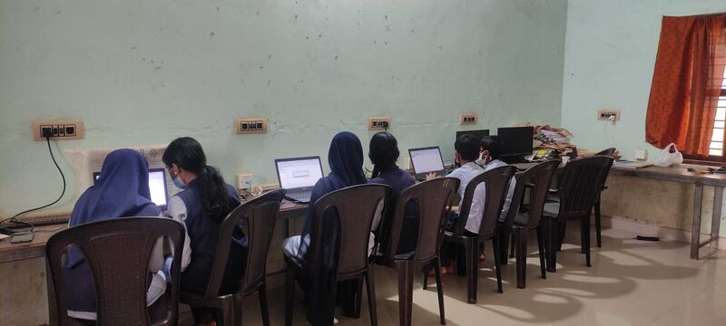 പ്രമാണം:19456-IT LAB.jpg