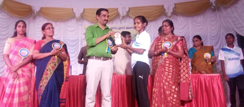 പ്രമാണം:21068 hockey3.jpeg