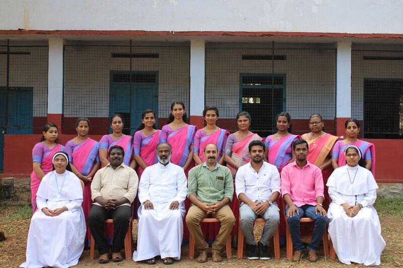 പ്രമാണം:29033-school staff 2021.jpeg