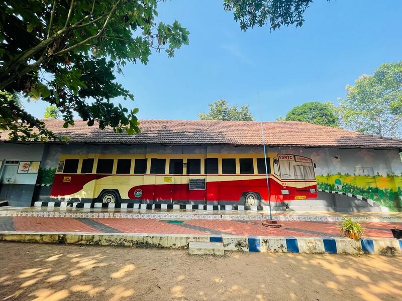 പ്രമാണം:33253 school.jpg