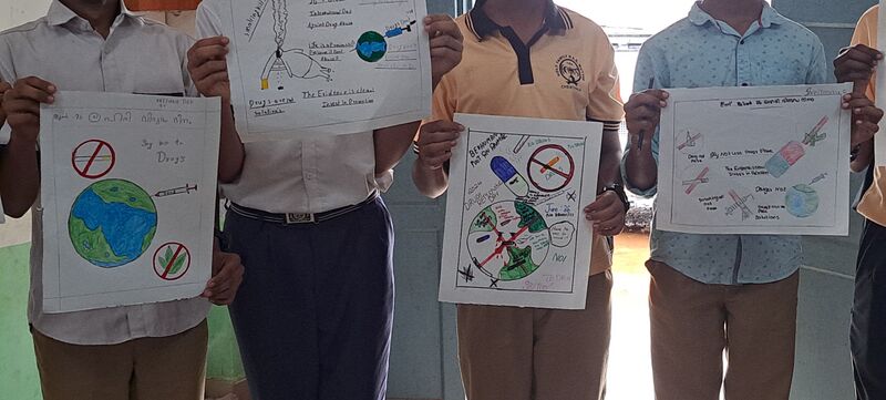 പ്രമാണം:Anti Drug Da Poster making.jpg