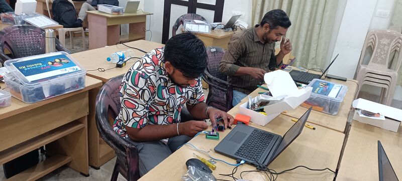 പ്രമാണം:Drcmlp-feb18-adv rob kit test-1.jpg